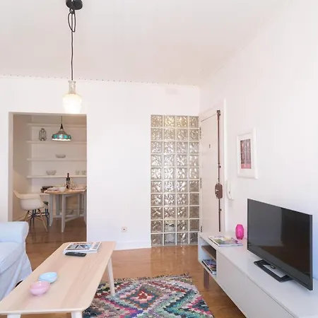 Spacious Alfama + Free Pickup, By Timecooler * ליסבון
