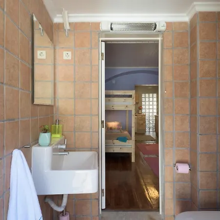 Spacious Alfama + Free Pickup, By Timecooler ליסבון