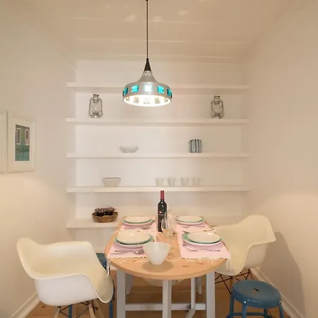 Spacious Alfama + Free Pickup, By Timecooler * Lisbon