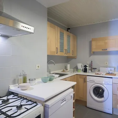 Spacious Alfama + Free Pickup, By Timecooler * Lisbon