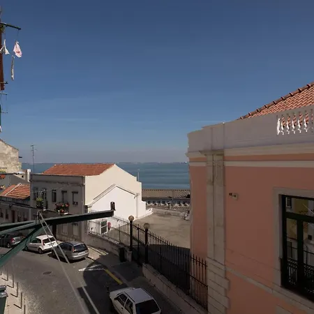 Spacious Alfama + Free Pickup, By Timecooler