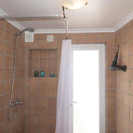 Spacious Alfama + Free Pickup, By Timecooler Lisbon